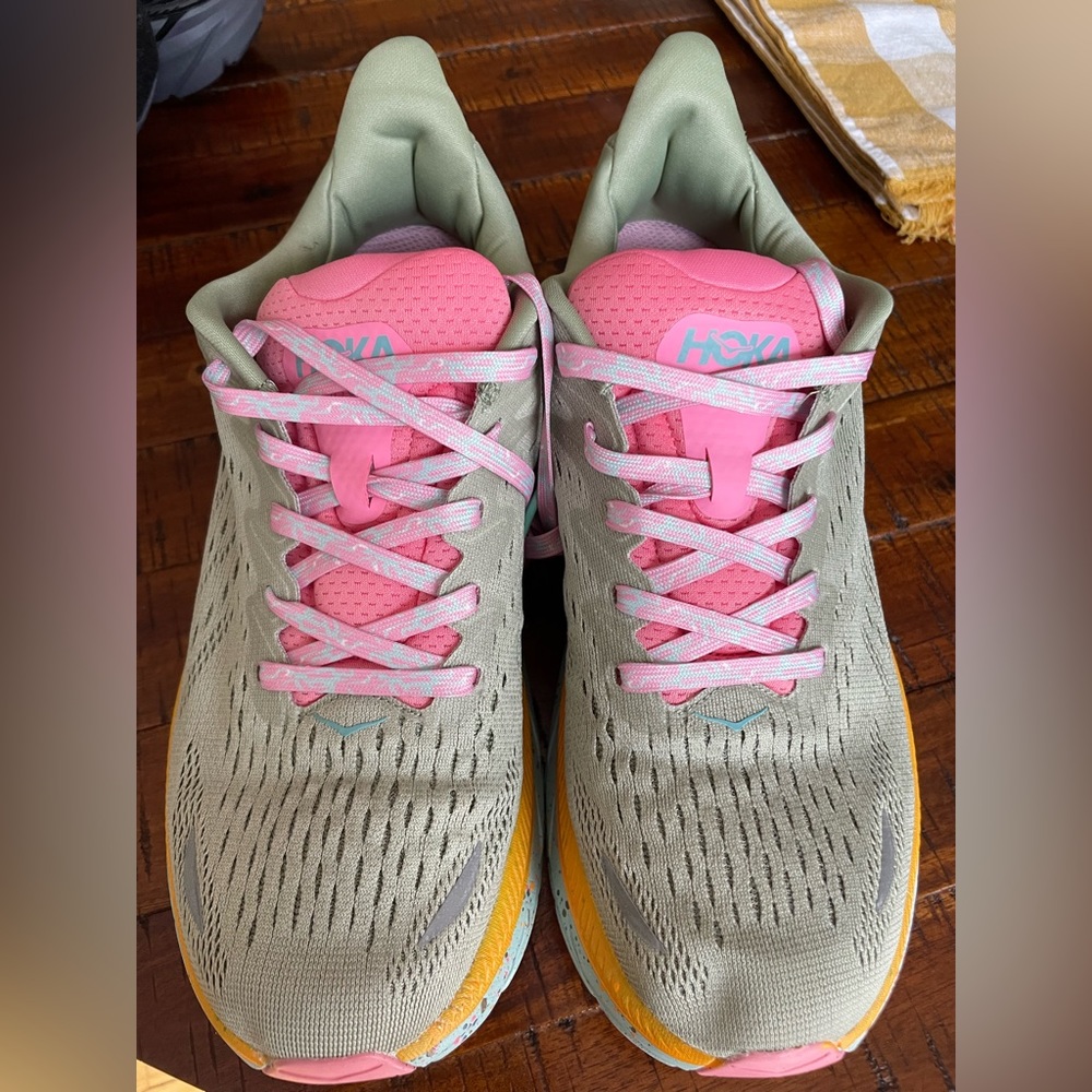 Hoka Clifton 8